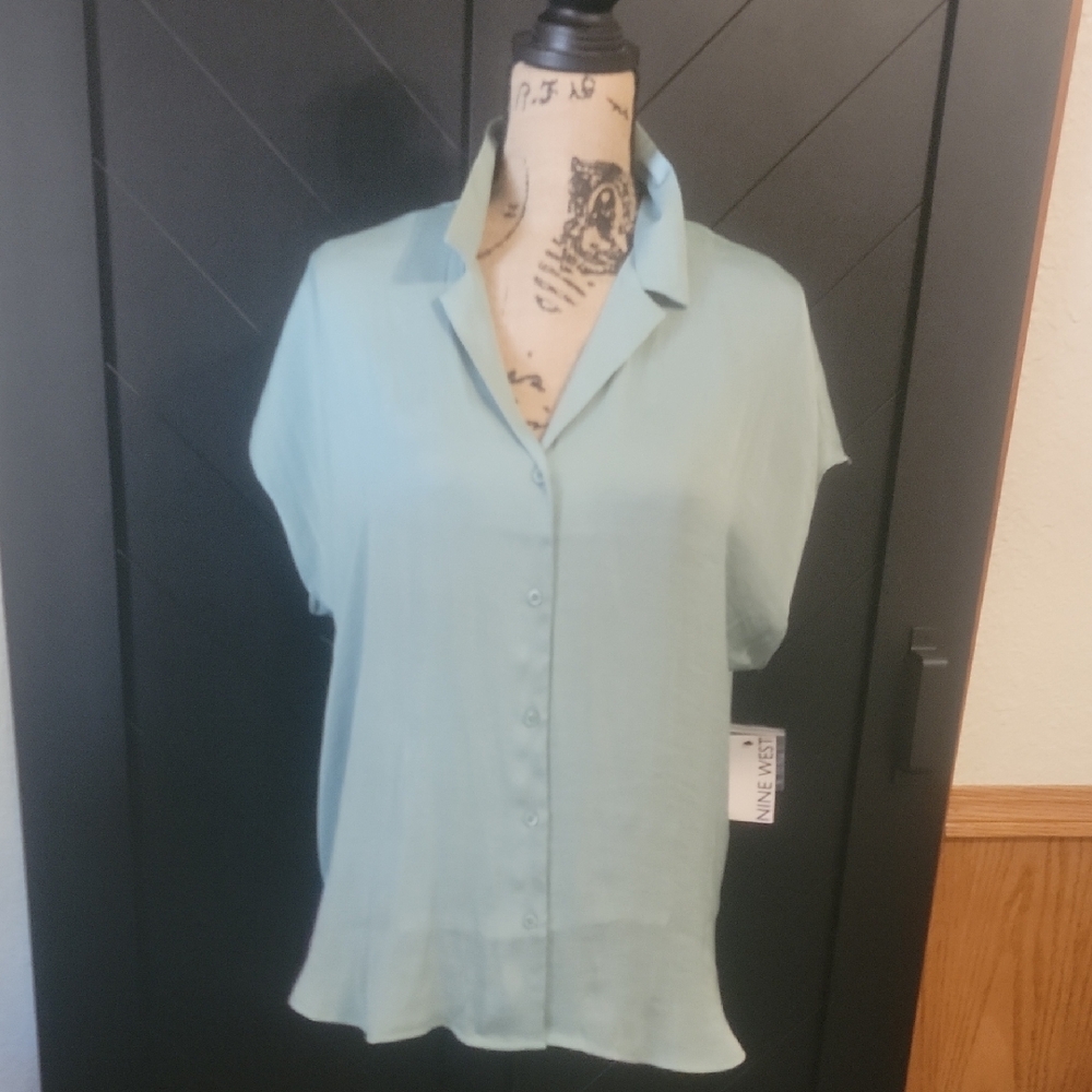 Silky Button down blouse, light mint green
